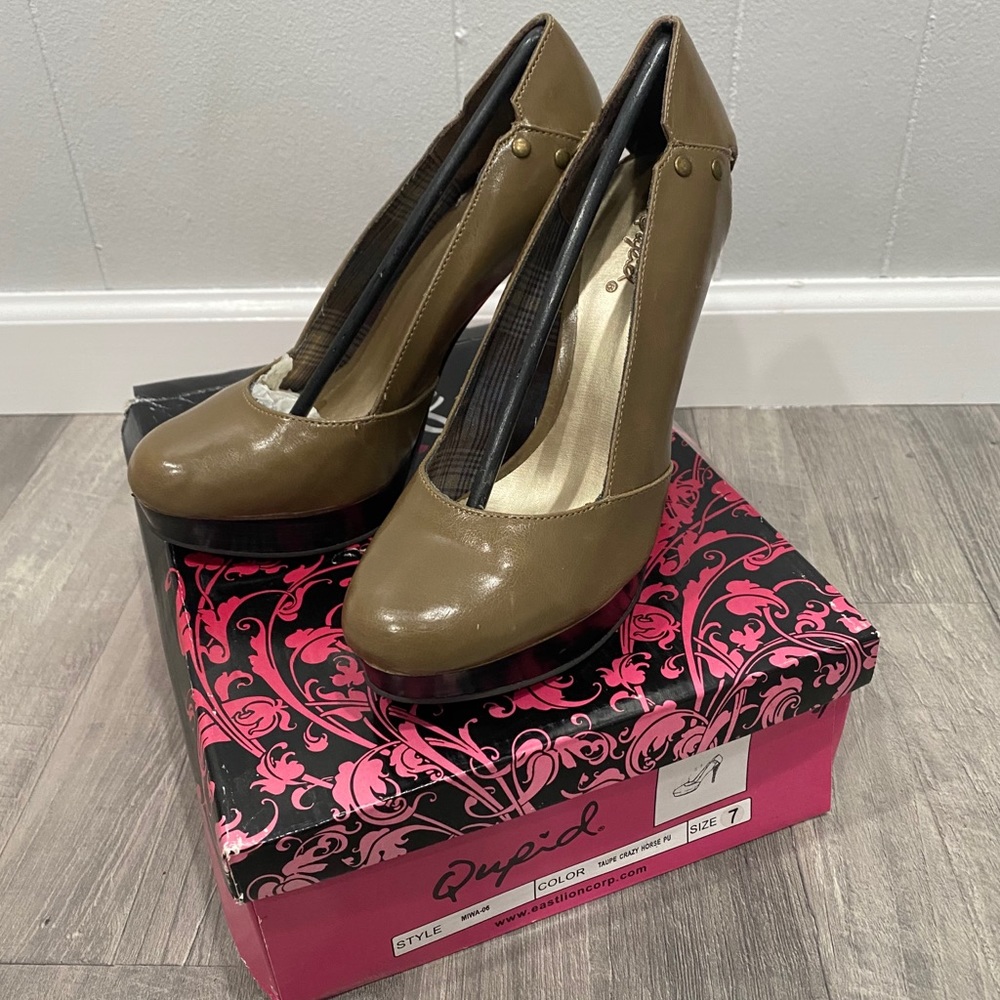 Qupid brown and black Taupe Miwa Heels size 7